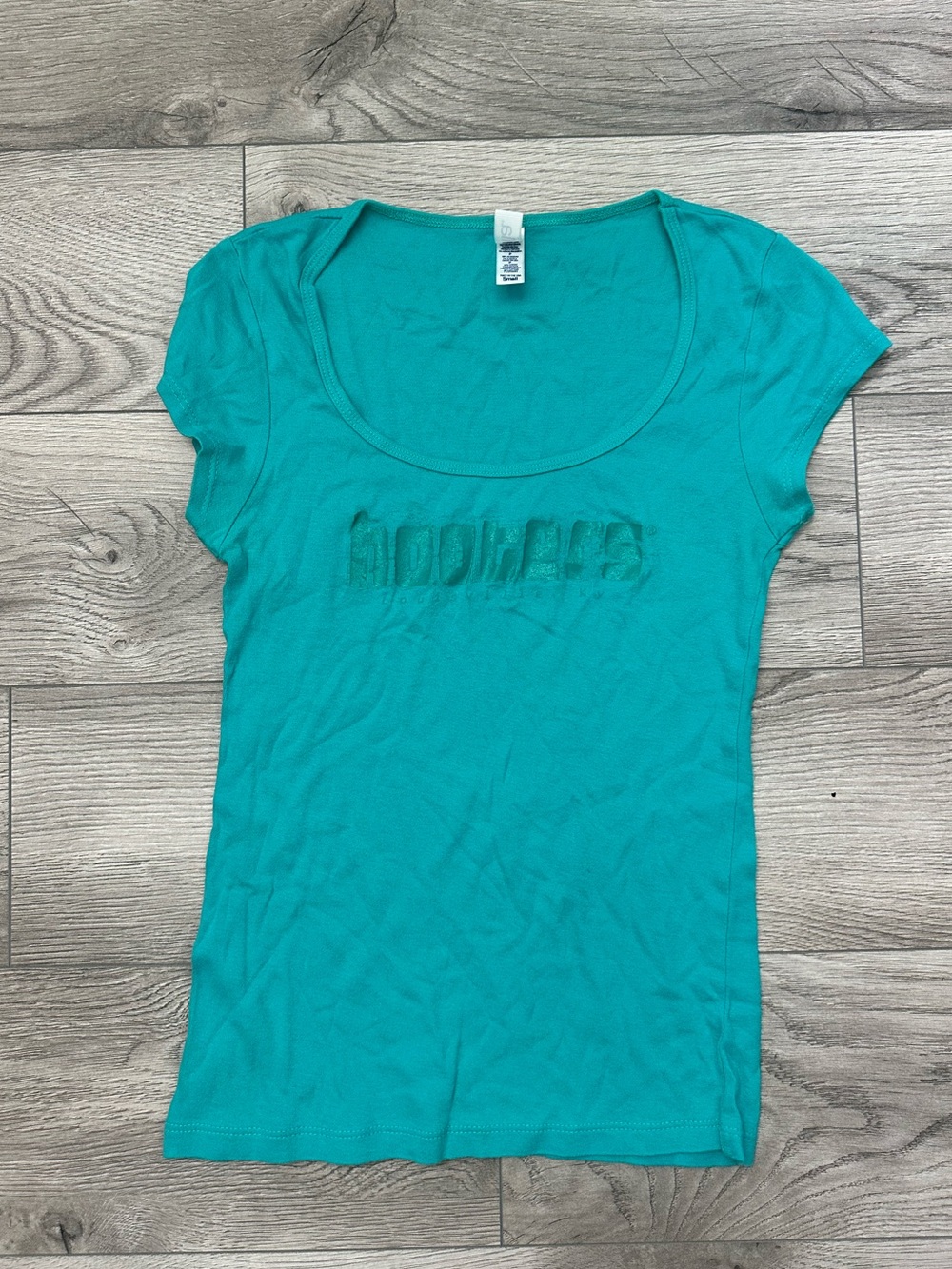 HOOTERS Baby Tee